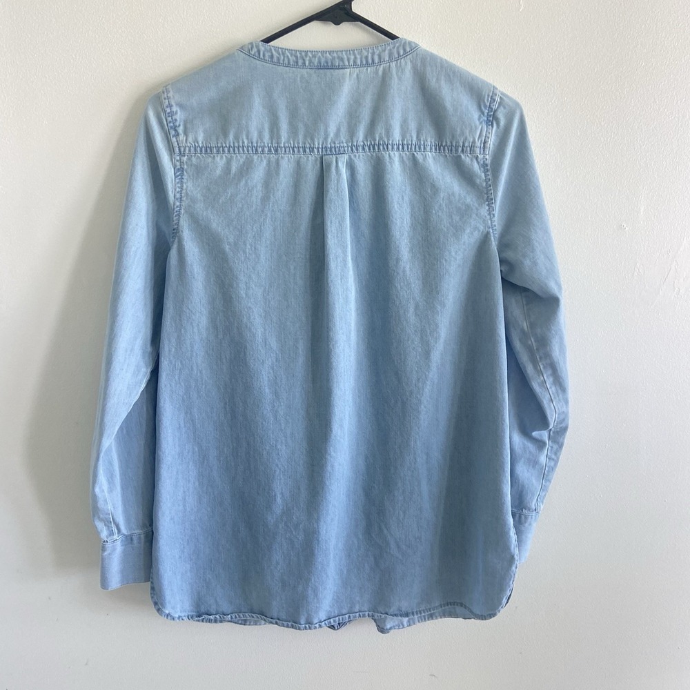 3/$25 Jill soft Blue denim shirt with knot buttons XS - Picture 7 of 8